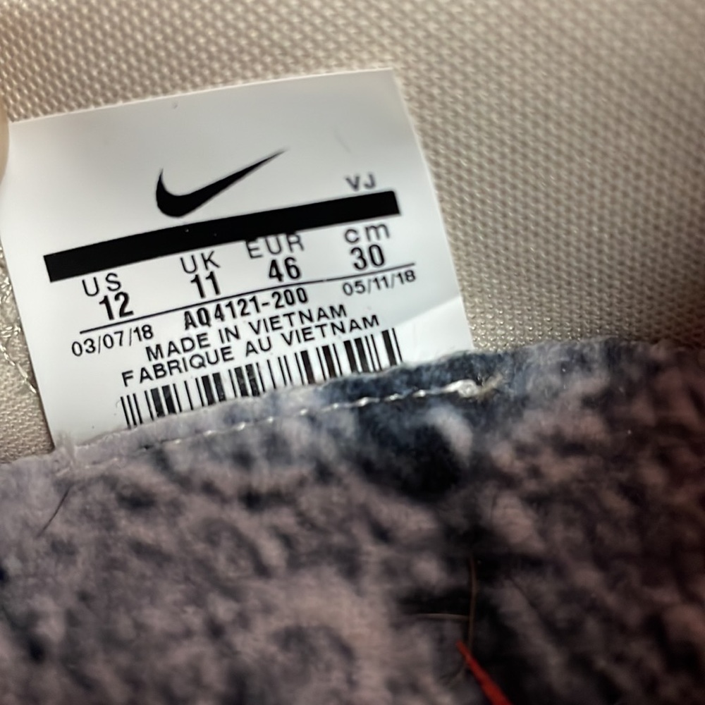 Nike - Picture 5 of 7